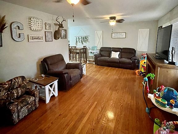 3rd image of 2200 Linwood Ln