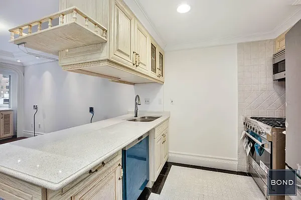 Rented by Bond New York | media 3