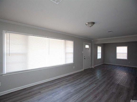 2nd image of 406 Healy St