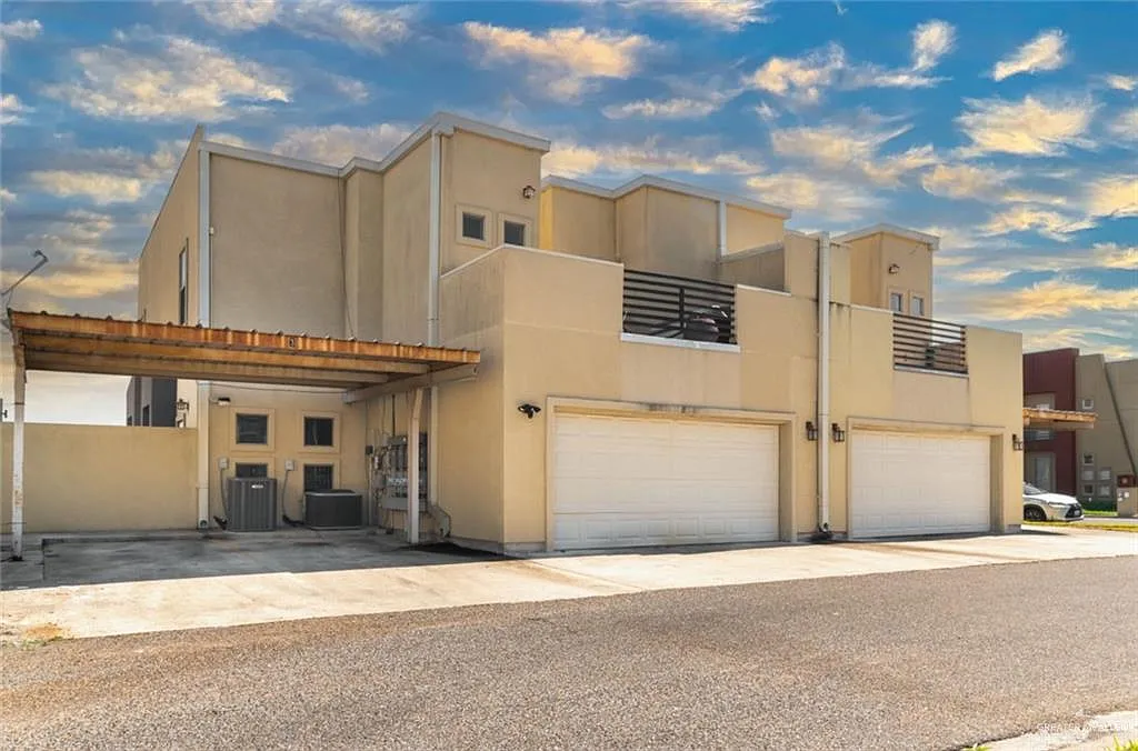 Building Photo - 1321 E Camellia Ave #4