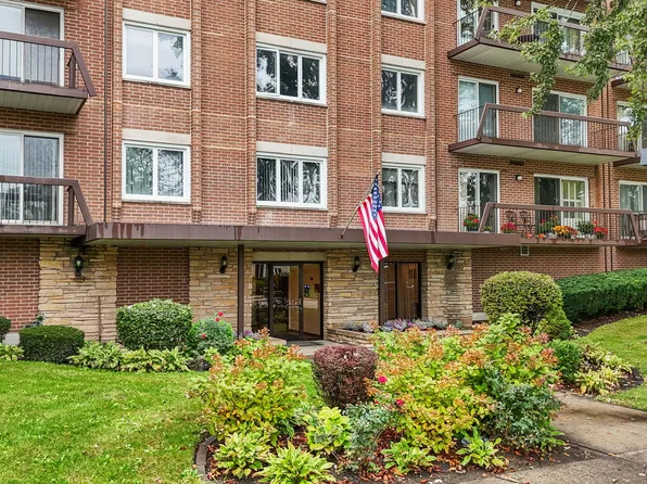 9500 N Washington St APT 306, Niles, IL 60714