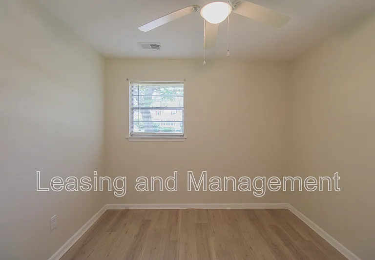 305 Millcreek Dr — Photo 15