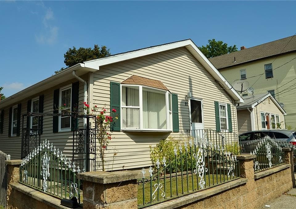 1st image of 27 Marion Ave N