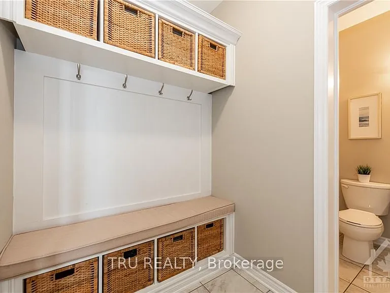 347 Ardmore St — Photo 4
