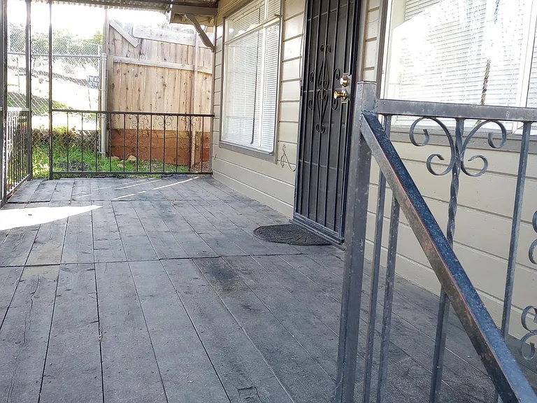 3251 10th St — Photo 2