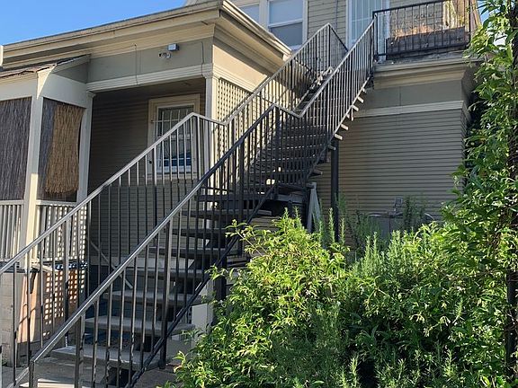 2nd image of 544 32nd St APT 3