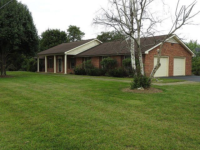 1st image of 418 Country Club Ln