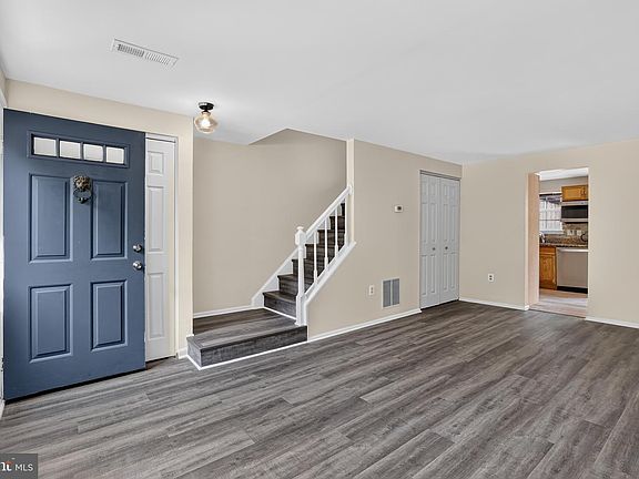 3rd image of 32 Palmer Ct