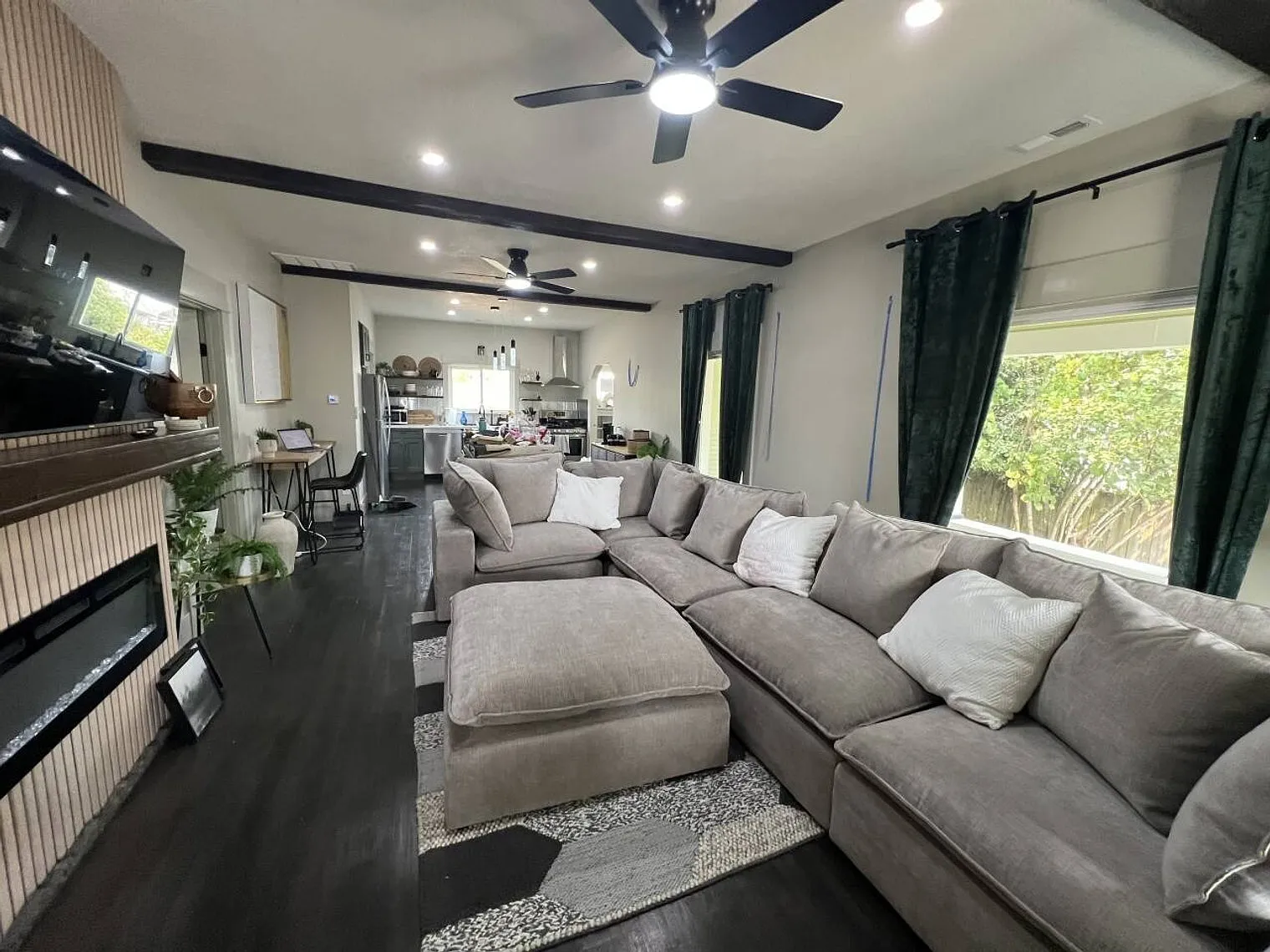 2 bed, 2.0 bath, 3681 sqft, $5,280 — Photo 3