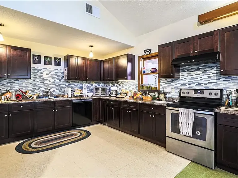 520 N White Ave — Photo 9