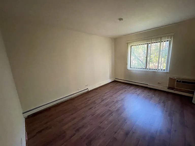 1702 W Victoria Dr #202 — Photo 6