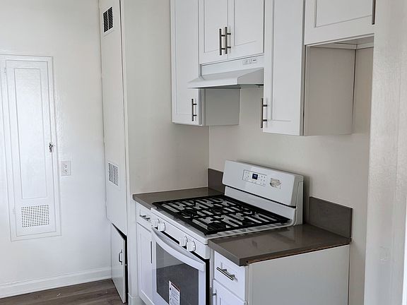 5th image of 231 N Kenwood St APT A