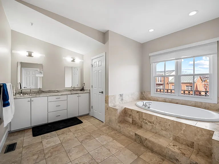 2323 Boston St #4 — Photo 16