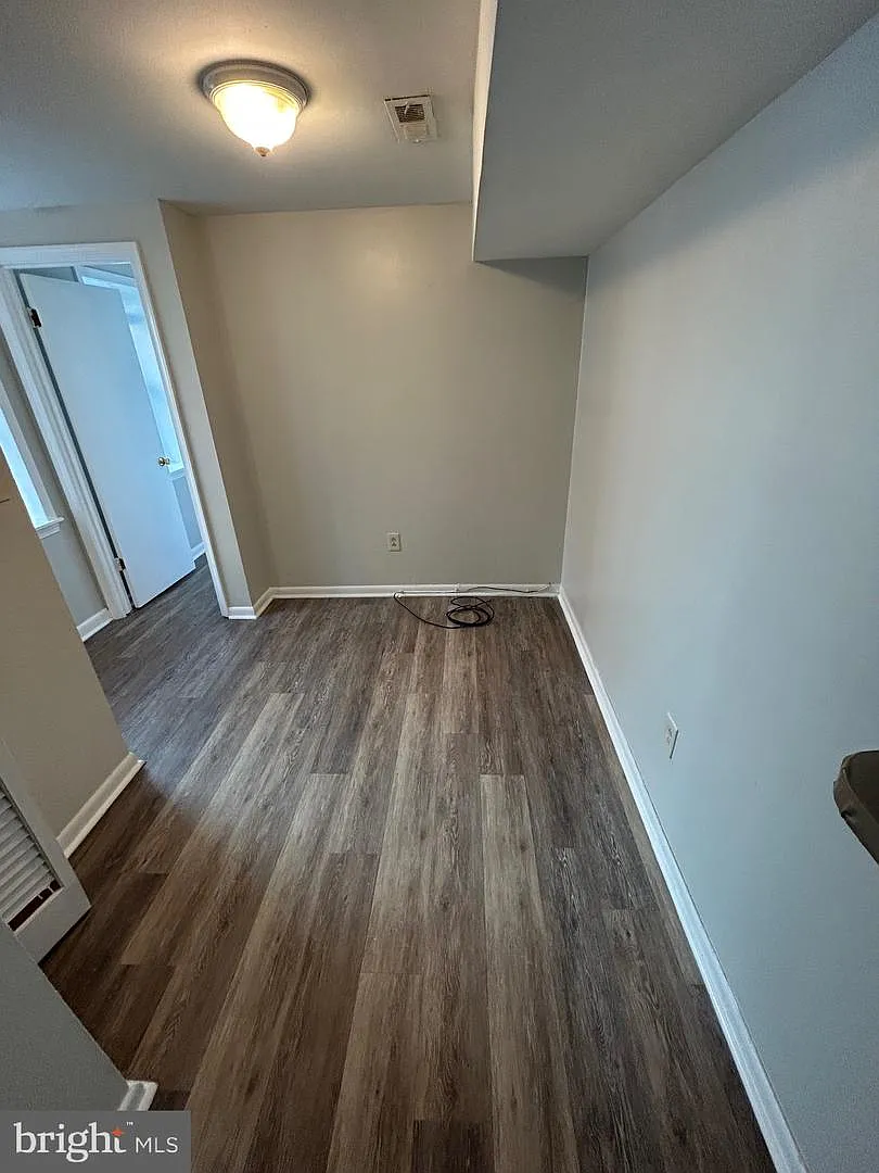1 bed, 1.0 bath, 500 sqft, $1,350 — Photo 2
