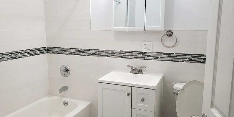 Rented by MCR Realty | media 17