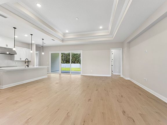 4th image of 352 Sandy Bluff Dr