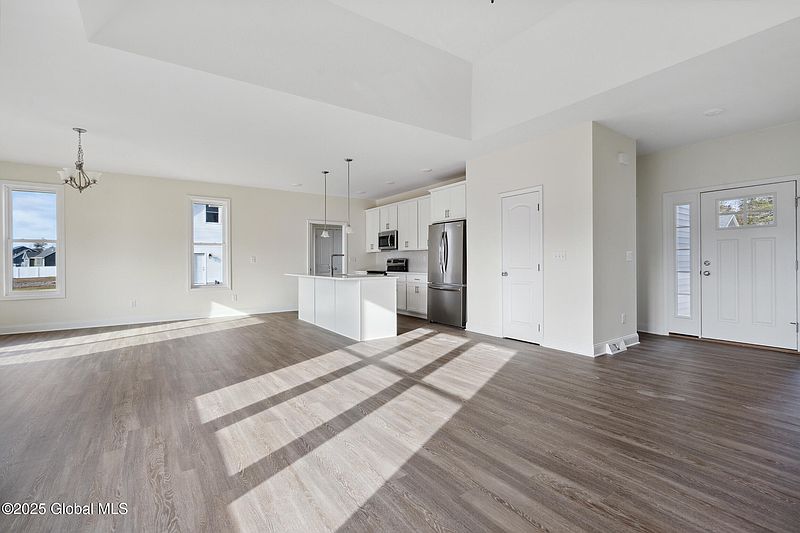 4th image of 20 Eastpointe Drive