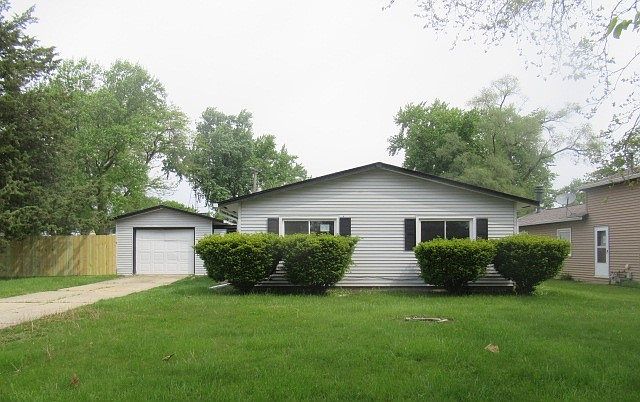 1st image of 12 Circle Dr E