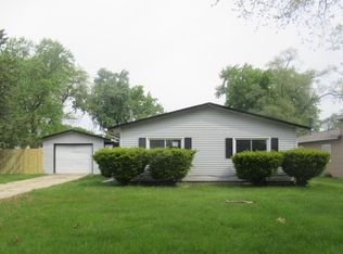 12 Circle Dr E, Montgomery, IL 60538