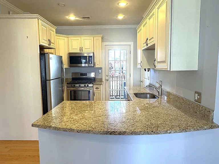 7 Knowlton St #2 — Photo 6