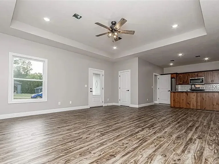1642 Kenneth Dr — Photo 4
