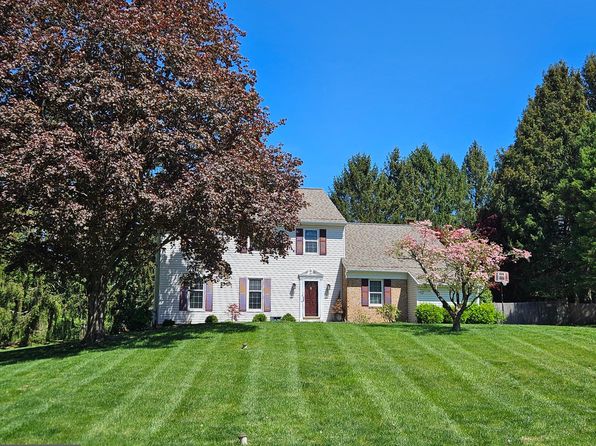 301 Anne Griffiths Ct, Downingtown, PA 19335
