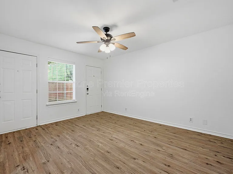 906 W Houston St #1 — Photo 15