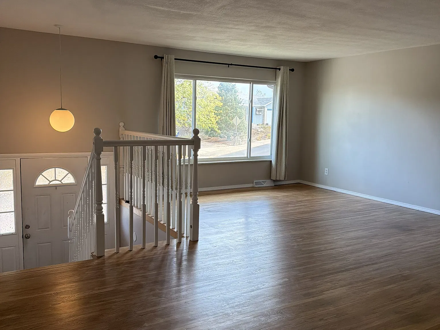 3 bed, 1918 sqft, $2,795 — Photo 2