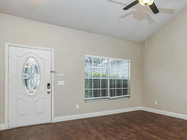 929 Old Mail Ln — Photo 3