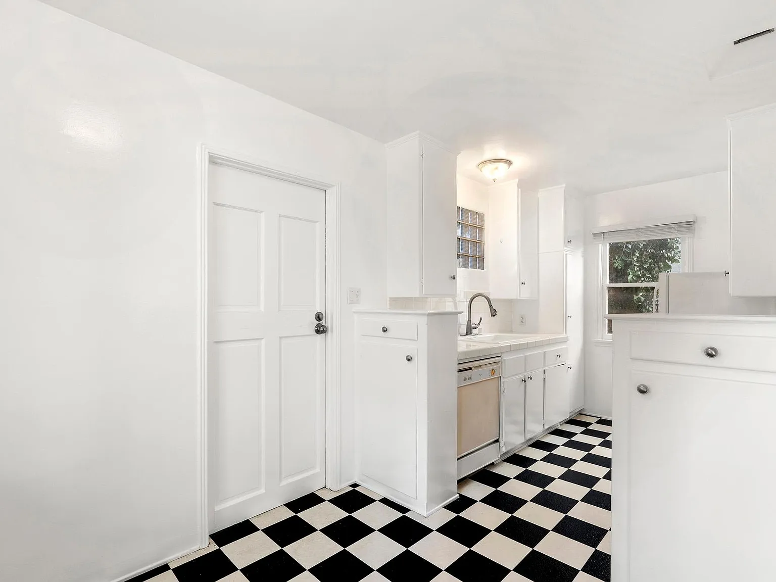 1 bed, 800 sqft, $2,995 — Photo 2