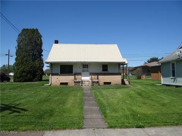 221 W Wood St, Malvern, OH 44644