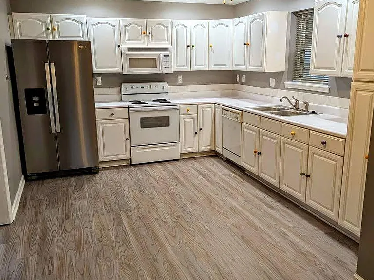 spacious kitchen with lots of storage