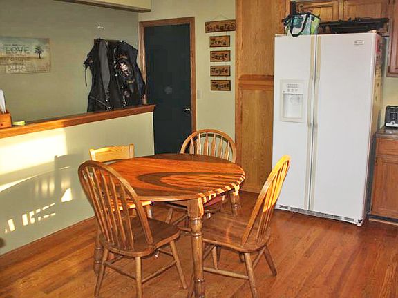 5th image of 221 Oak Ct
