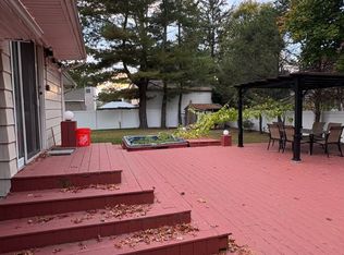 8 Howard St, Hicksville, NY 11801