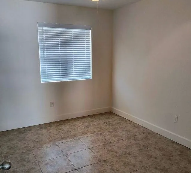 10418 N 13th Ave #2 — Photo 2