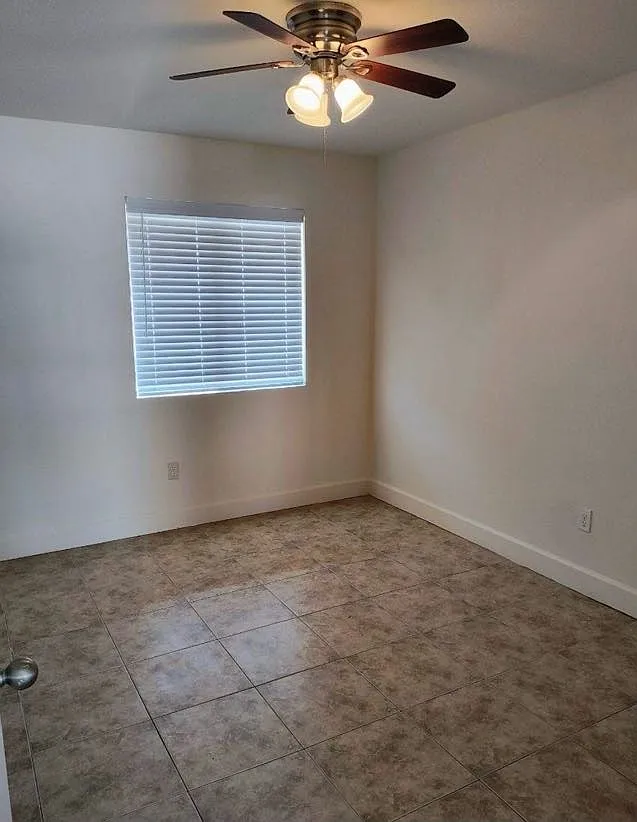 Building Photo - 10418 N 13th Ave #2