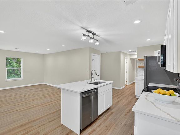 4th image of 2531 S Mirick Ave
