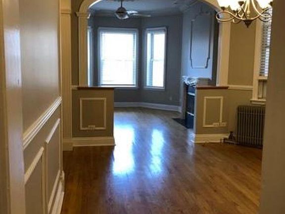 3rd image of 4037 N Kenmore Ave #2