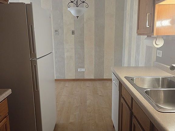 Kitchen/Dining room area