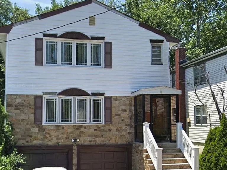 8 Evelyn Ct #2 — Photo 1