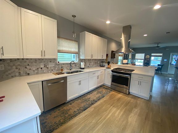 4th image of 515 W Romana St