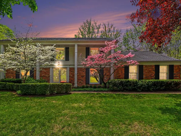910 S Shady Hollow Cir, Bloomfield Hills, MI 48304