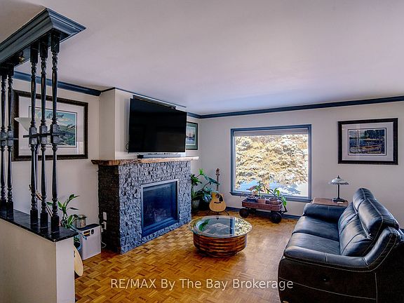 3rd image of 247 Simcoe St