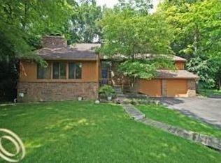 5111 Canyon Oaks Dr, Brighton, MI 48114