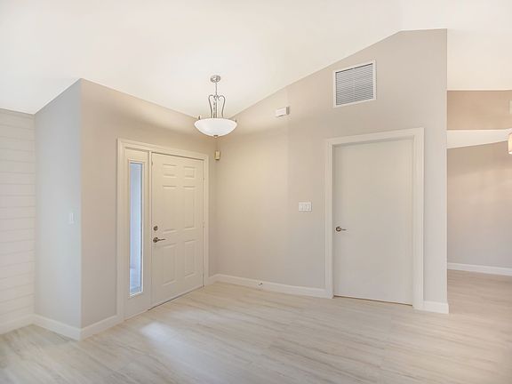 4th image of 256 Harbor Dr