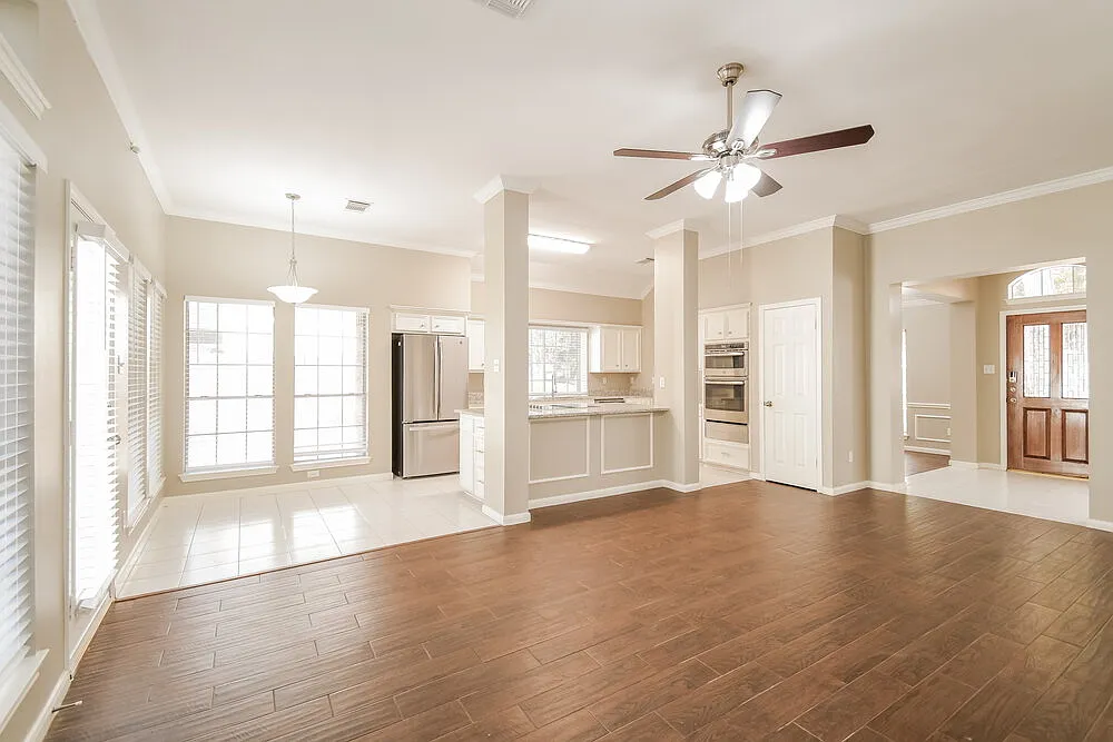 4 bed, 2.0 bath, 2297 sqft, $2,585 — Photo 3