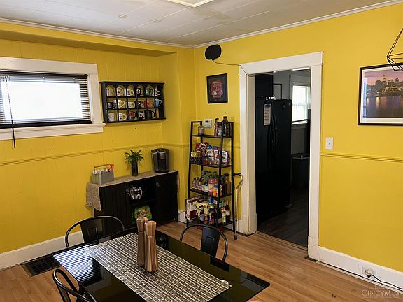 3rd image of 28 Woodsdale Ave
