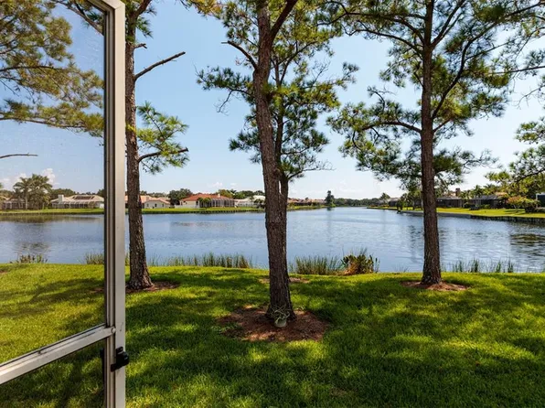 633 Segovia Ct NE, Saint Petersburg, FL 33703