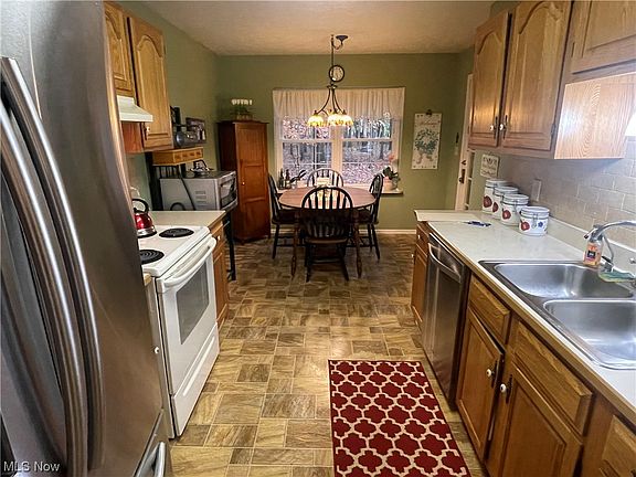 4th image of 1331 Fox Run Dr #A