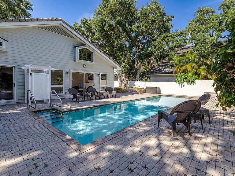 300 S Peppertree Dr — Photo 31